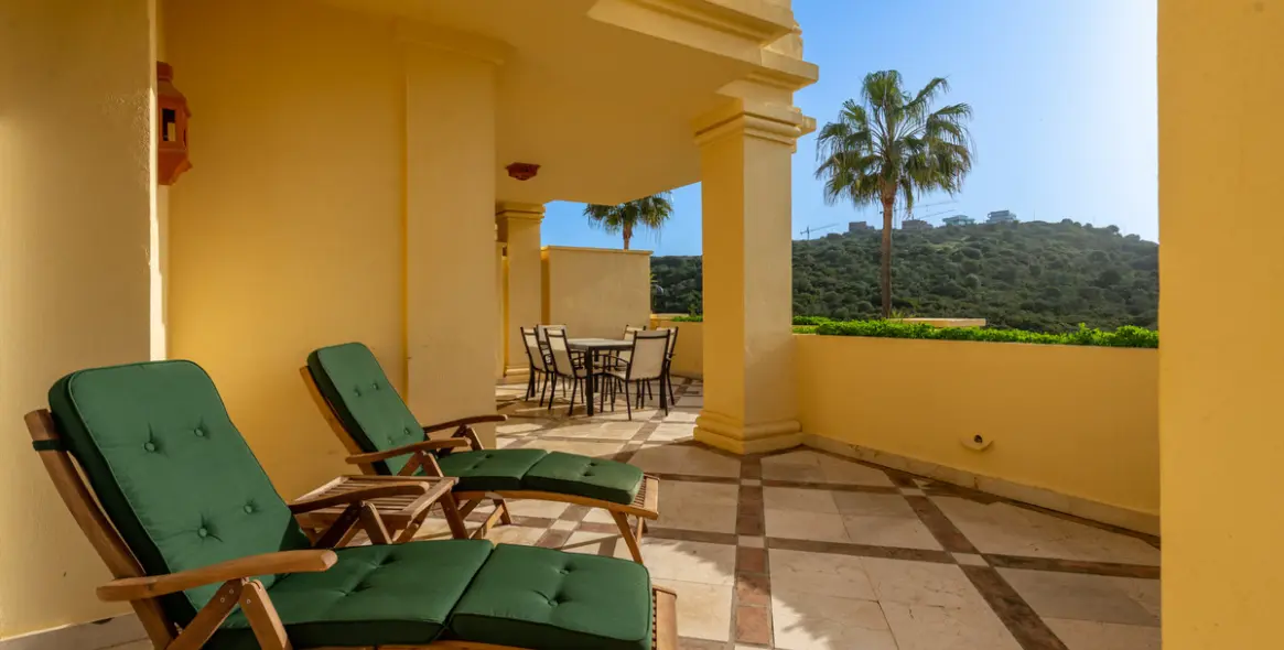 Long-term rent of middle floor apartment in Casares Playa 30