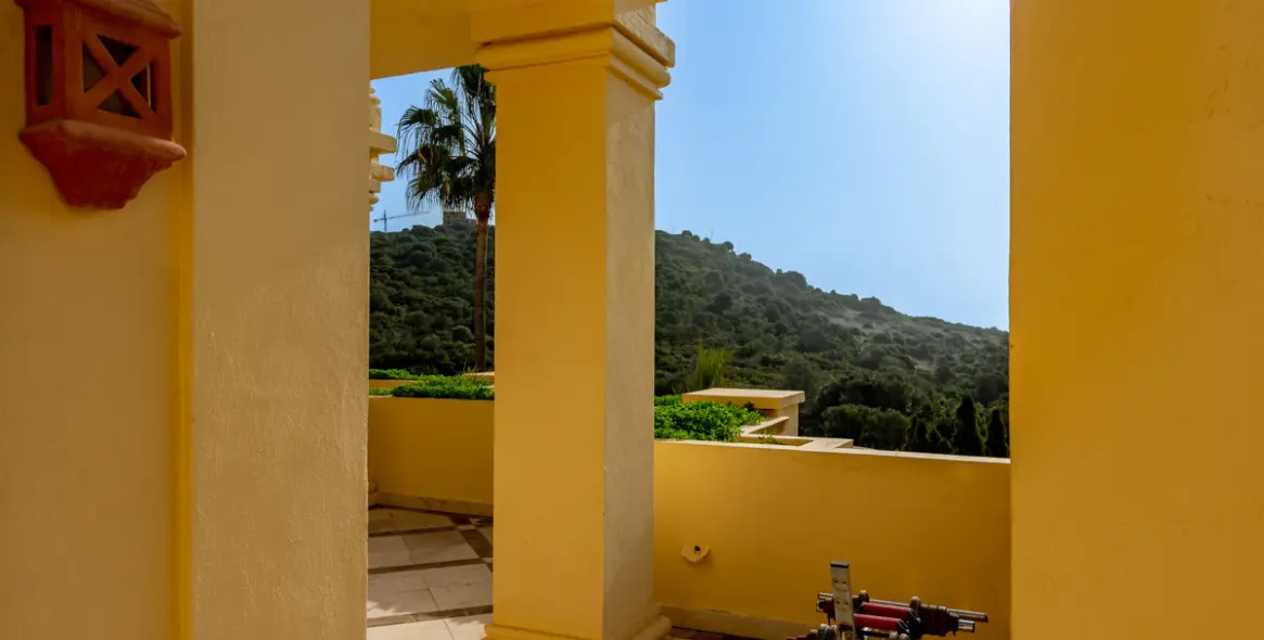 Long-term rent of middle floor apartment in Casares Playa 31