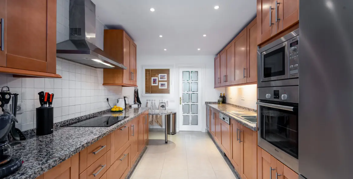 Long-term rent of middle floor apartment in Casares Playa 32