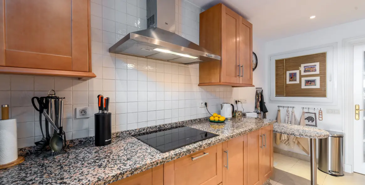 Long-term rent of middle floor apartment in Casares Playa 33