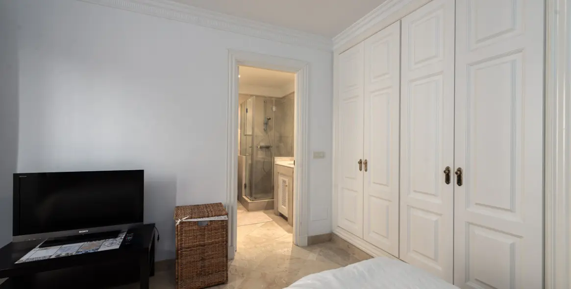 Long-term rent of middle floor apartment in Casares Playa 38