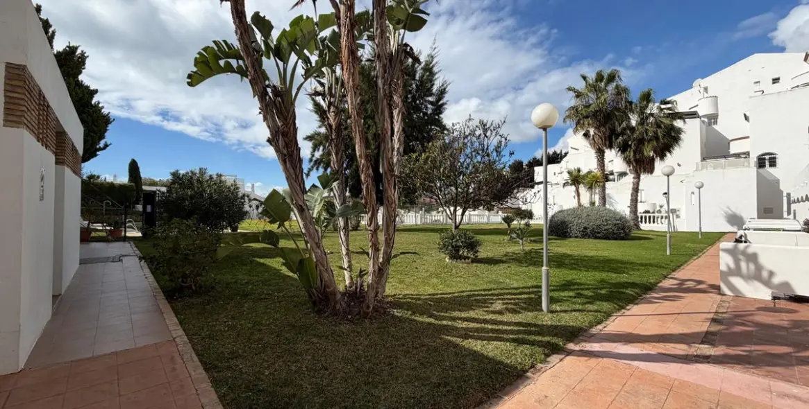 Sale of middle floor apartment in Benalmadena 10