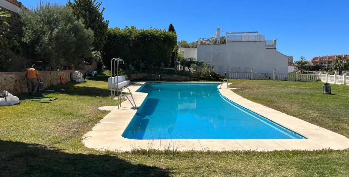 Sale of middle floor apartment in Benalmadena 11