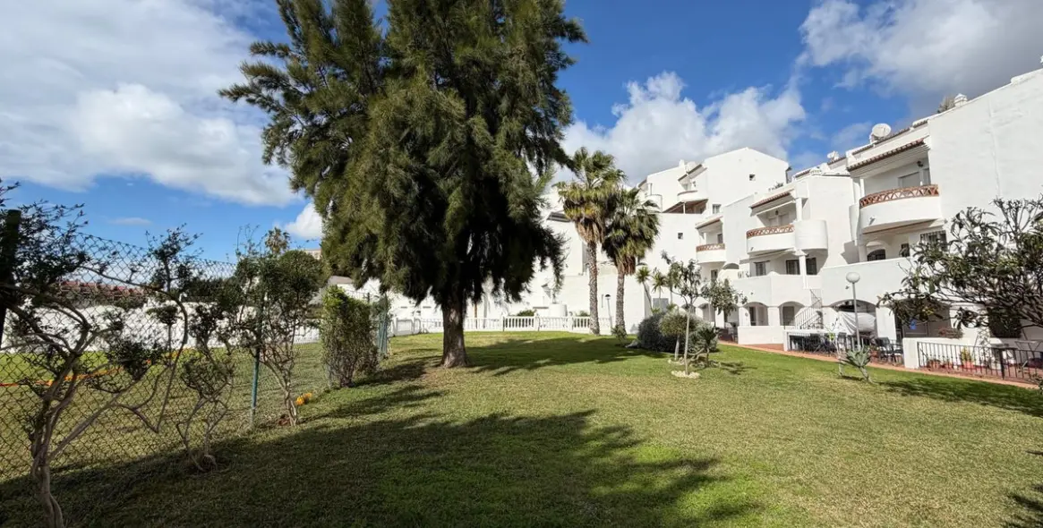Sale of middle floor apartment in Benalmadena 12