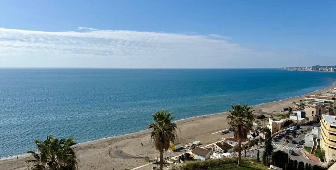 Sale of middle floor apartment in Benalmadena Costa 1