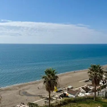 Sale of middle floor apartment in Benalmadena Costa