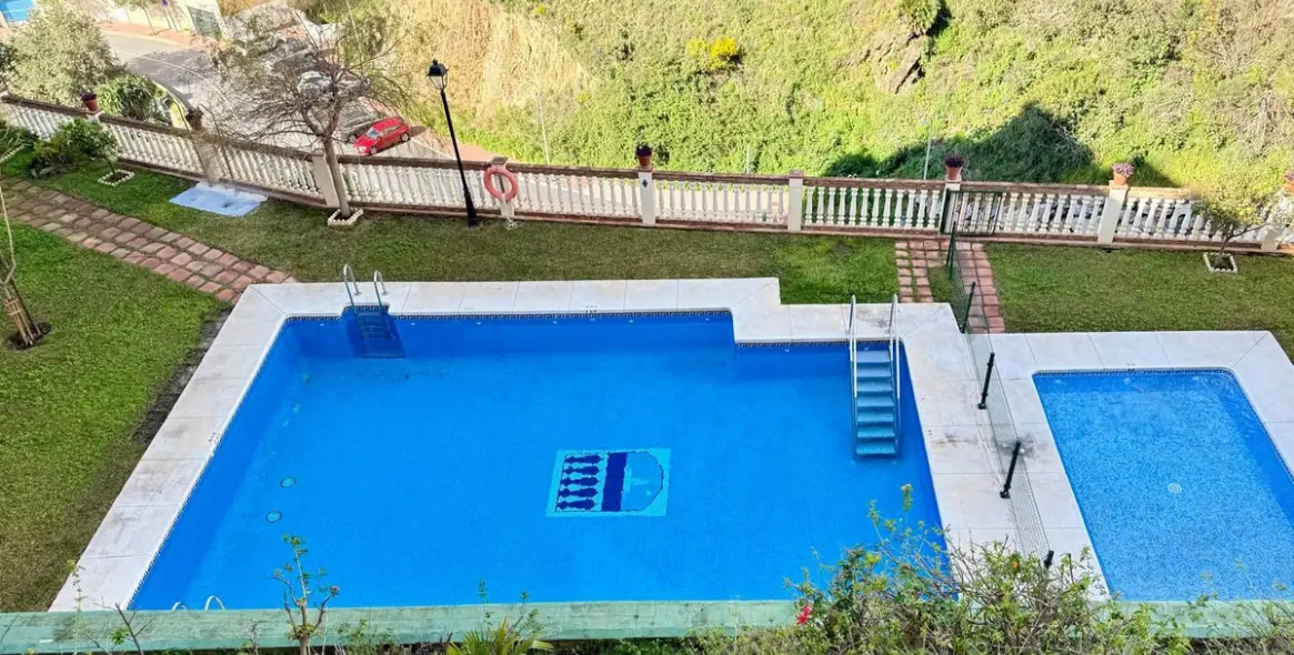 Sale of middle floor apartment in Benalmadena Costa 3