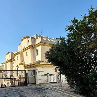 Sale of middle floor apartment in Benalmadena Costa