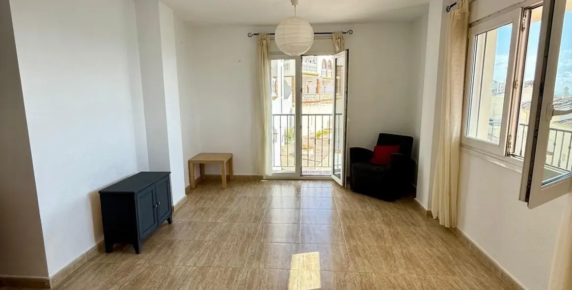 Sale of middle floor apartment in Benalmadena Costa 9