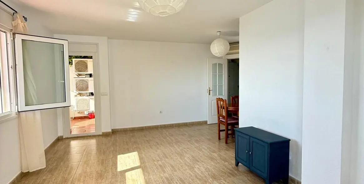 Sale of middle floor apartment in Benalmadena Costa 10