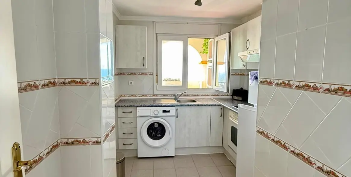 Sale of middle floor apartment in Benalmadena Costa 11