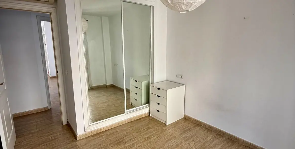 Sale of middle floor apartment in Benalmadena Costa 14