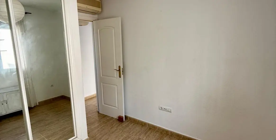 Sale of middle floor apartment in Benalmadena Costa 18