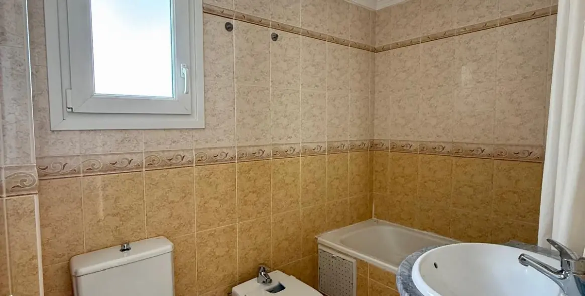 Sale of middle floor apartment in Benalmadena Costa 19