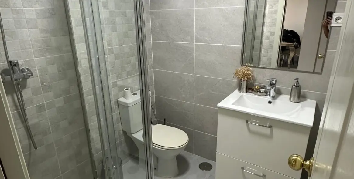 Sale of middle floor apartment in Torrequebrada 11