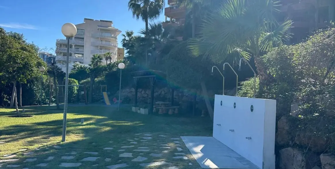 Sale of middle floor apartment in Torrequebrada 14