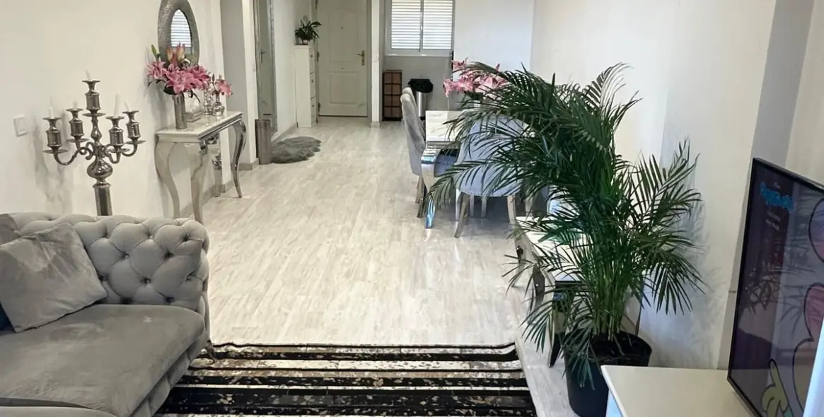 Sale of middle floor apartment in Torrequebrada 18