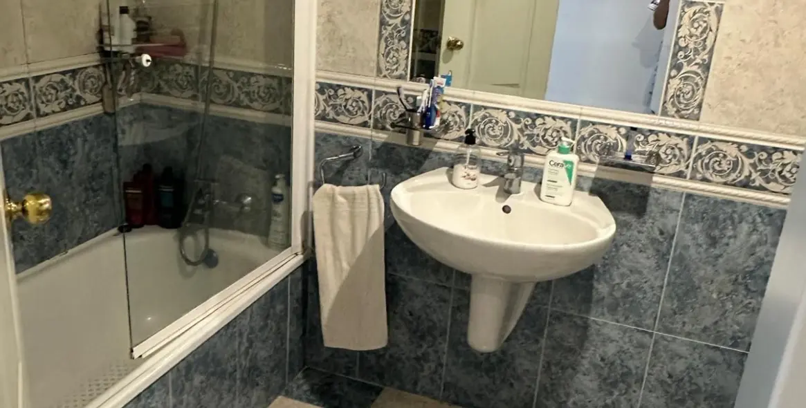 Sale of middle floor apartment in Torrequebrada 19