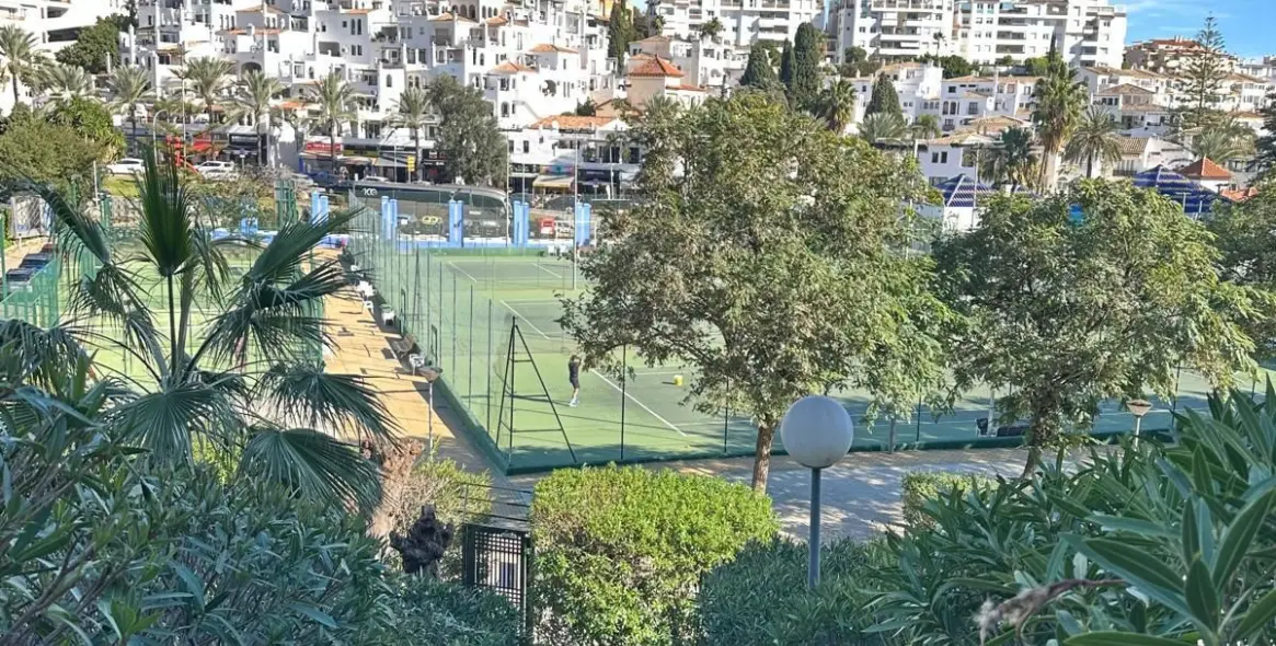 Продажа апартаментов на среднем этаже в Torrequebrada 25