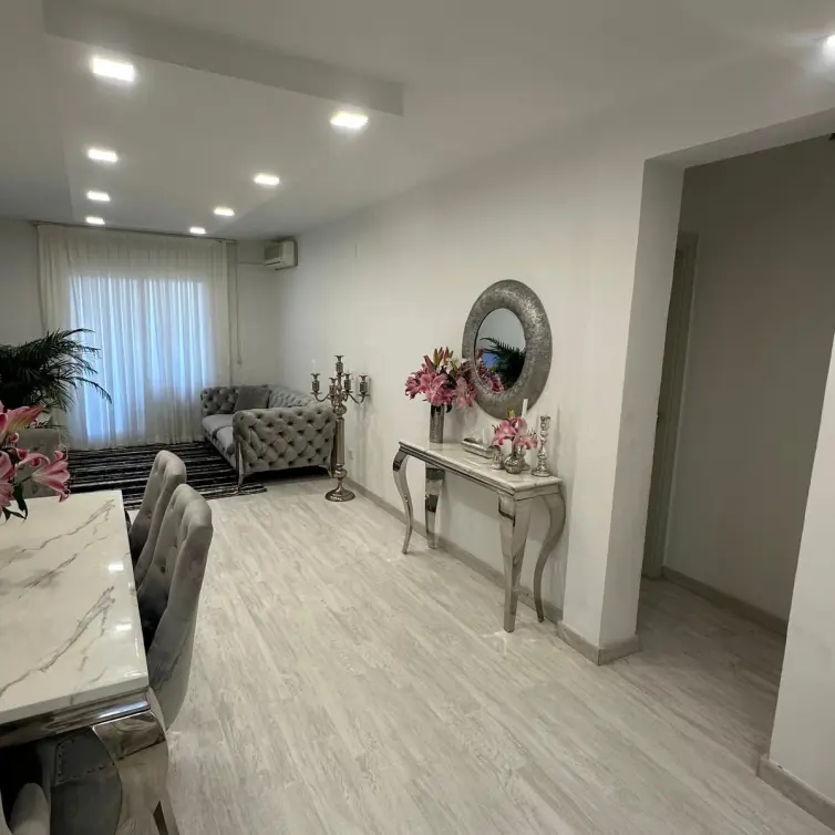 Venta de apartamento en planta media en Torrequebrada
