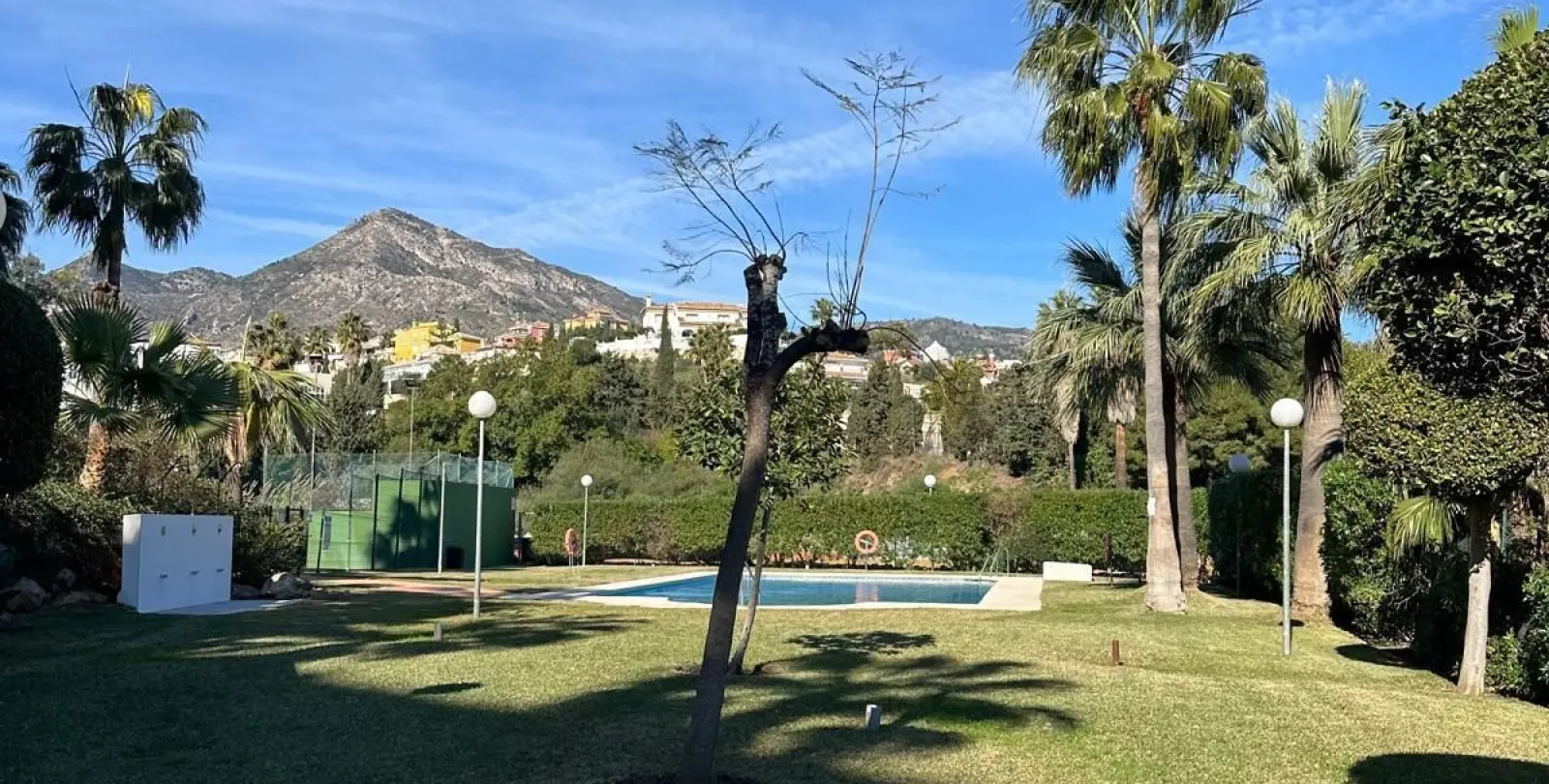 Sale of middle floor apartment in Torrequebrada 21
