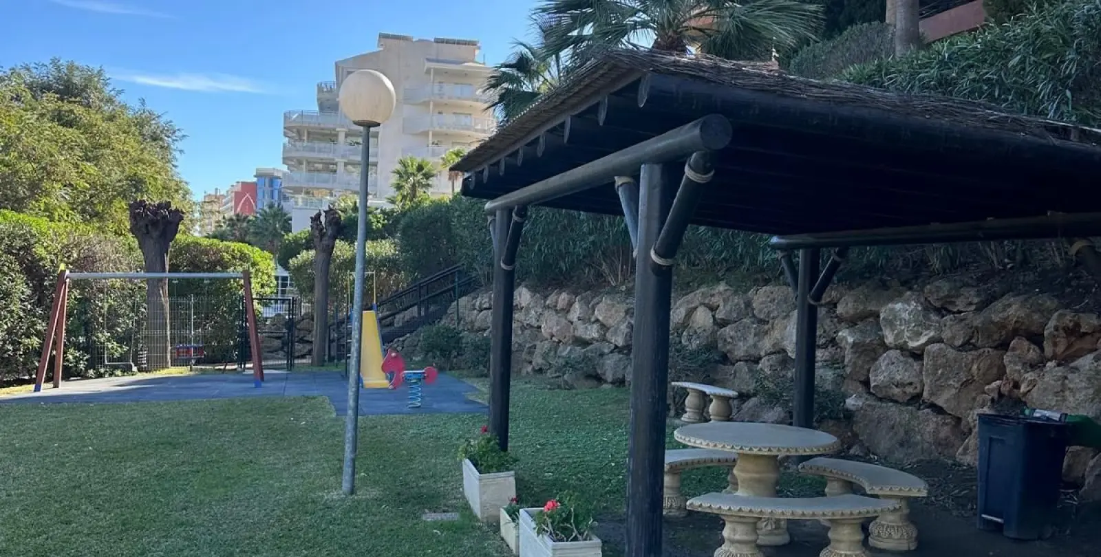 Sale of middle floor apartment in Torrequebrada 22