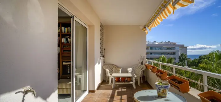 Sale of middle floor apartment in Benalmadena Costa 1