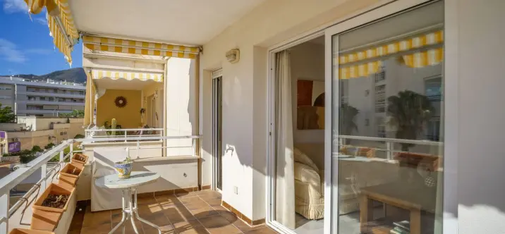 Sale of middle floor apartment in Benalmadena Costa 2