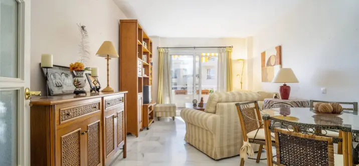 Sale of middle floor apartment in Benalmadena Costa 4