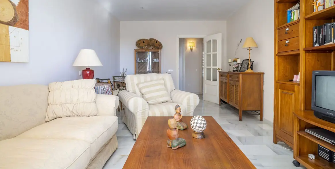 Sale of middle floor apartment in Benalmadena Costa 7