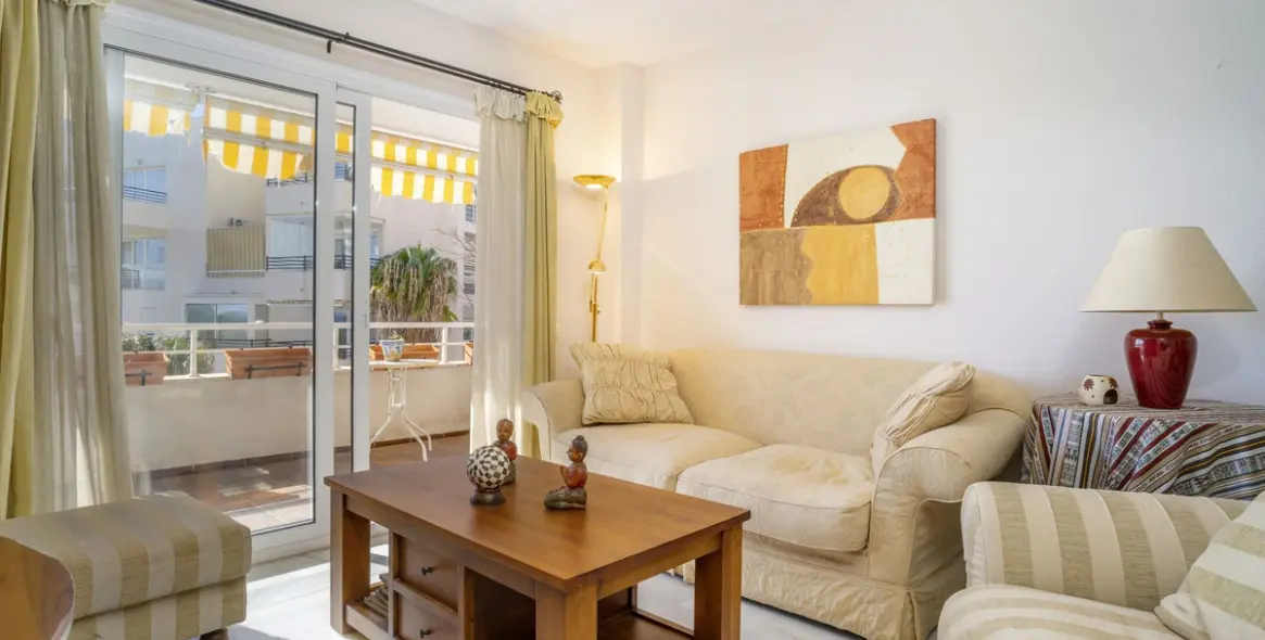 Sale of middle floor apartment in Benalmadena Costa 8