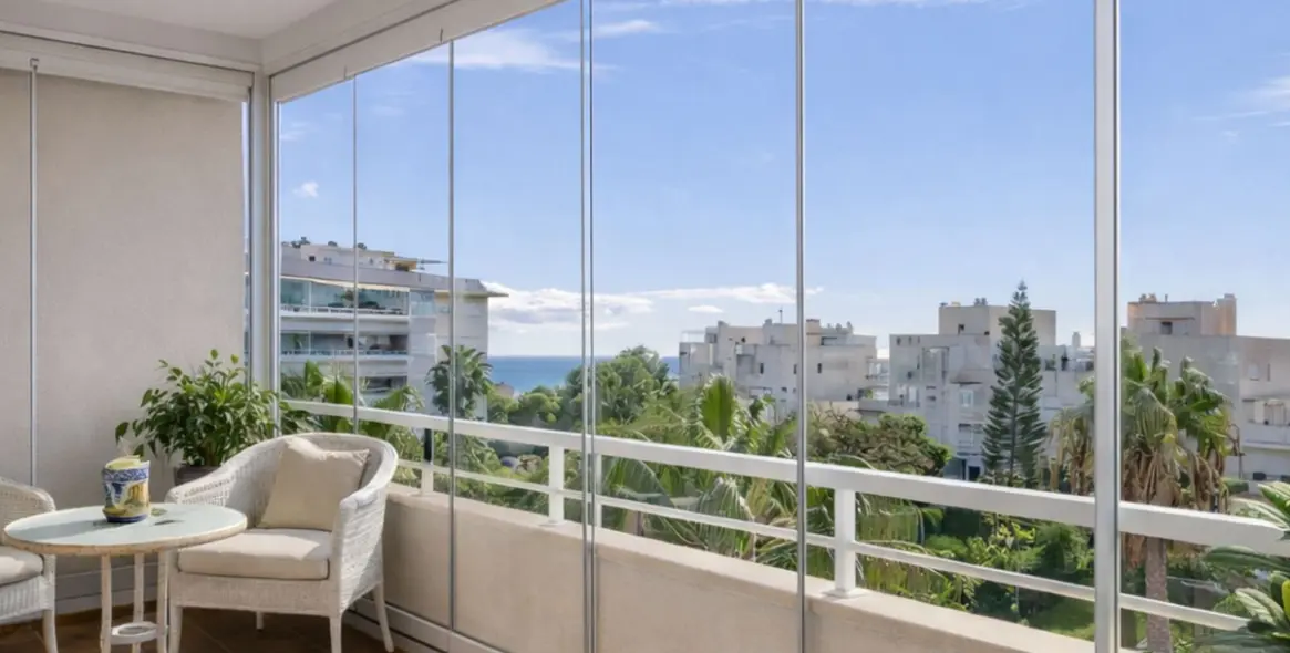 Sale of middle floor apartment in Benalmadena Costa 14