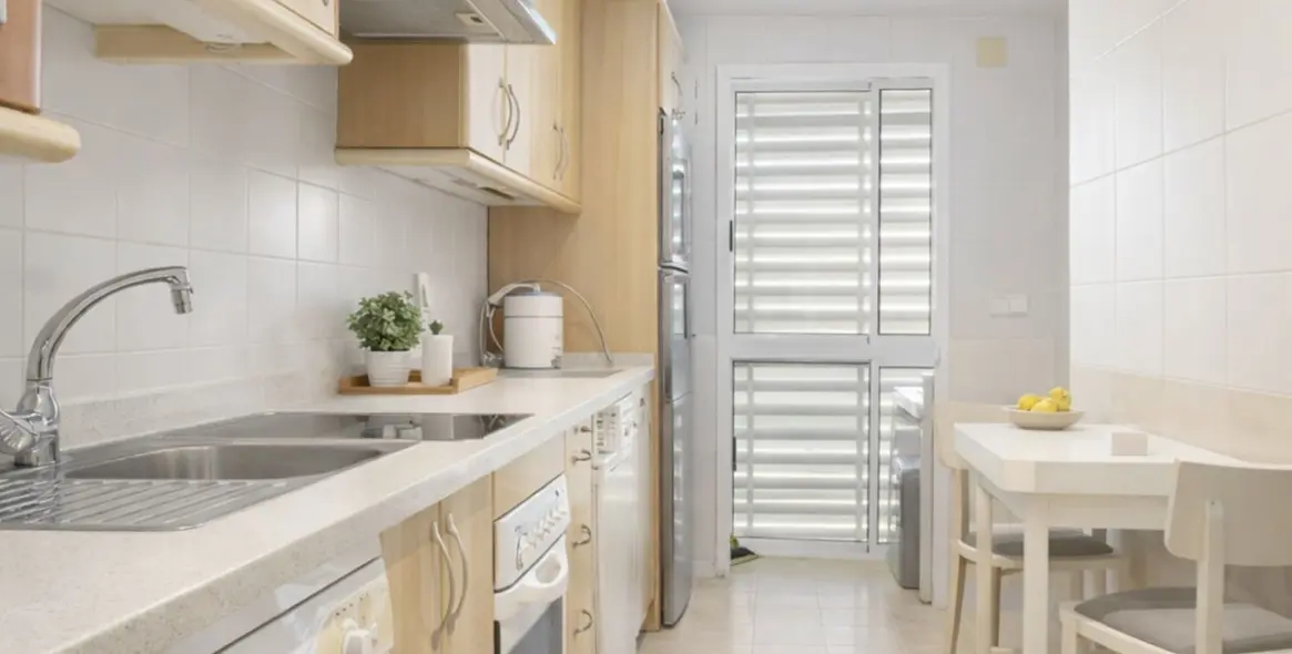 Sale of middle floor apartment in Benalmadena Costa 15