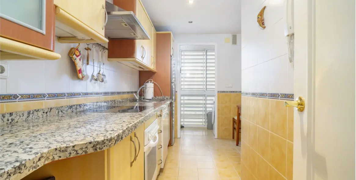 Sale of middle floor apartment in Benalmadena Costa 16