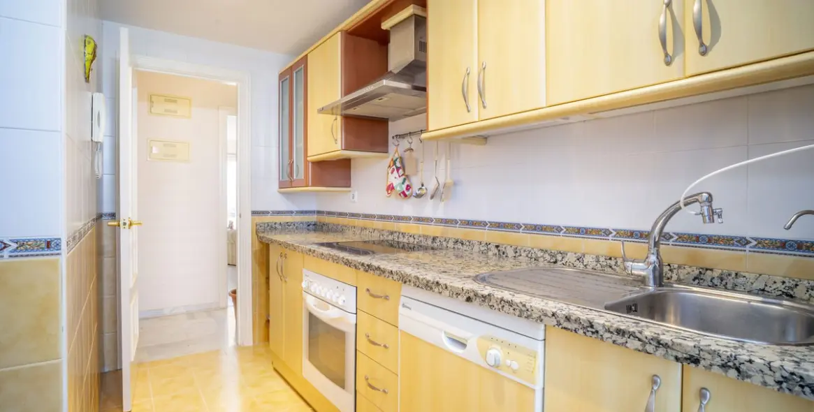 Sale of middle floor apartment in Benalmadena Costa 18