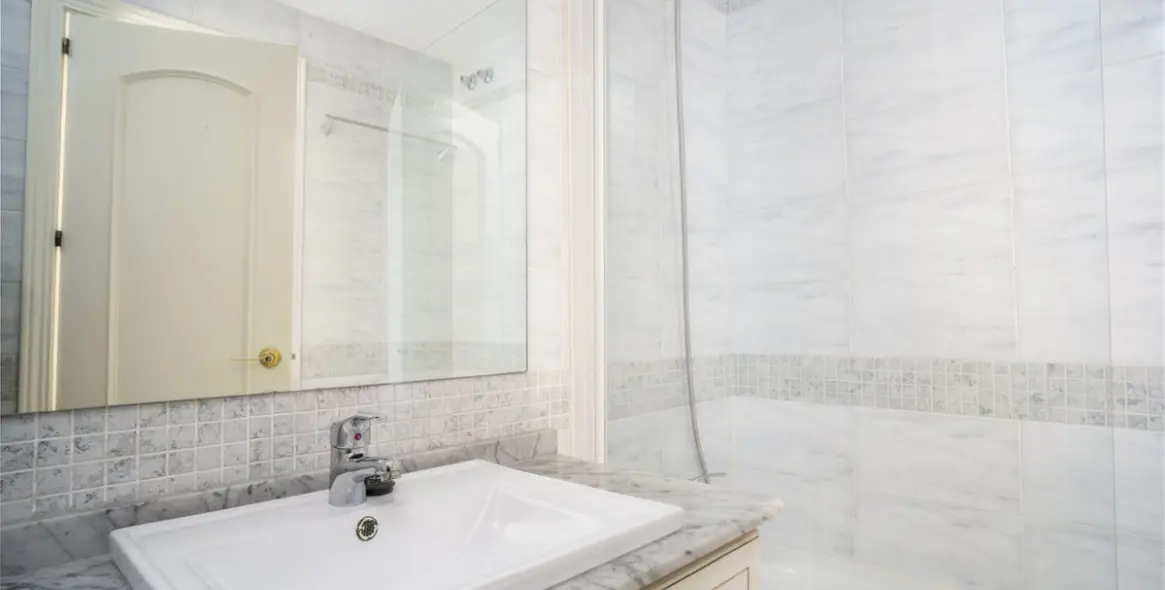 Sale of middle floor apartment in Benalmadena Costa 19