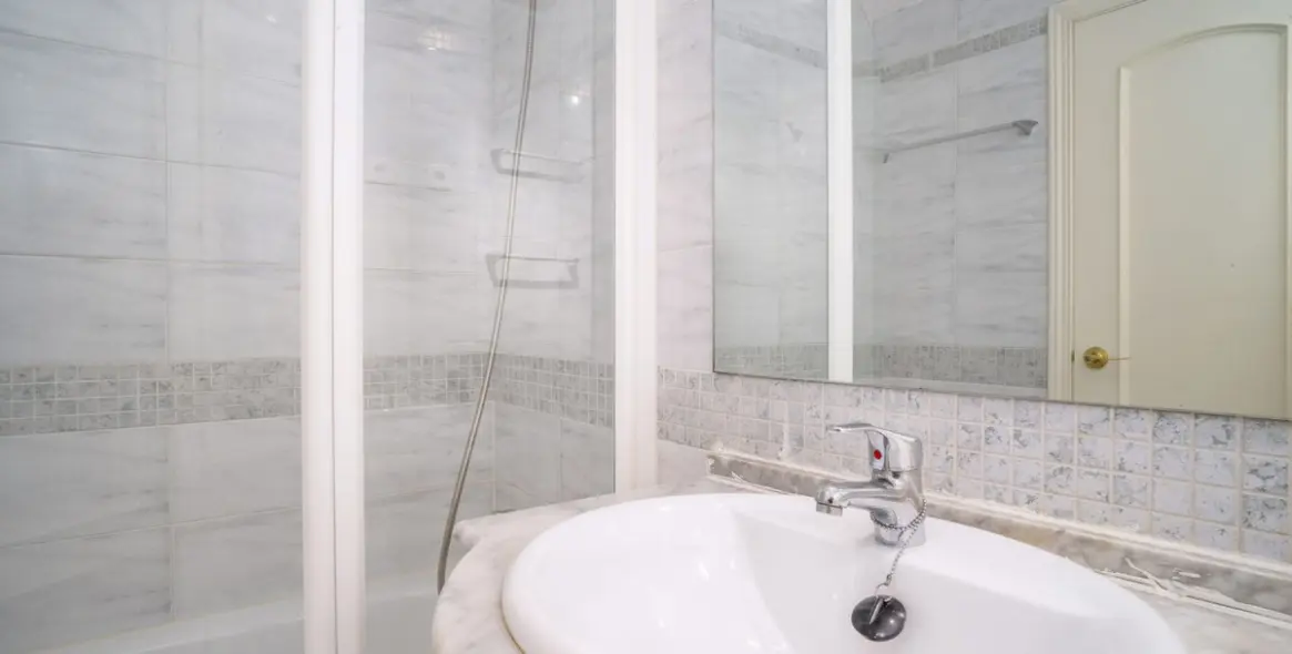 Sale of middle floor apartment in Benalmadena Costa 20