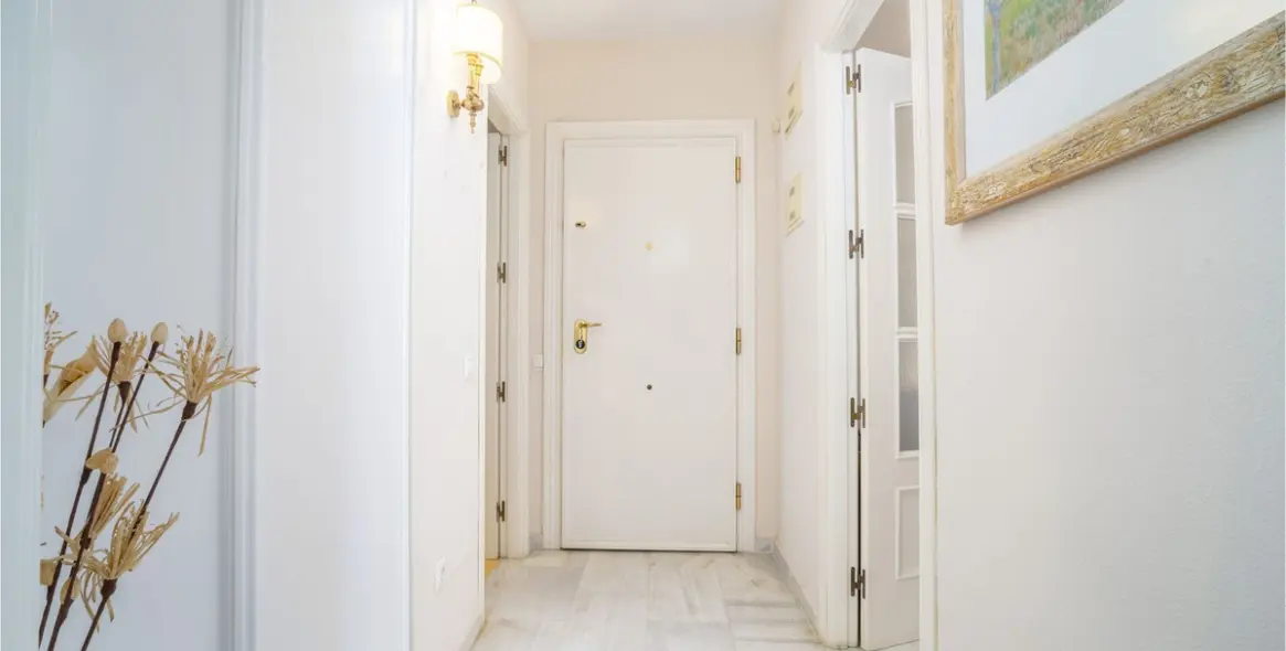 Sale of middle floor apartment in Benalmadena Costa 21