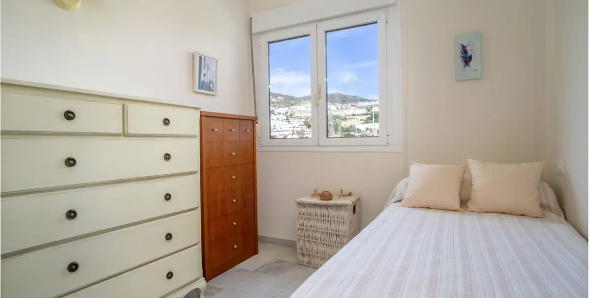 Sale of middle floor apartment in Benalmadena Costa 23