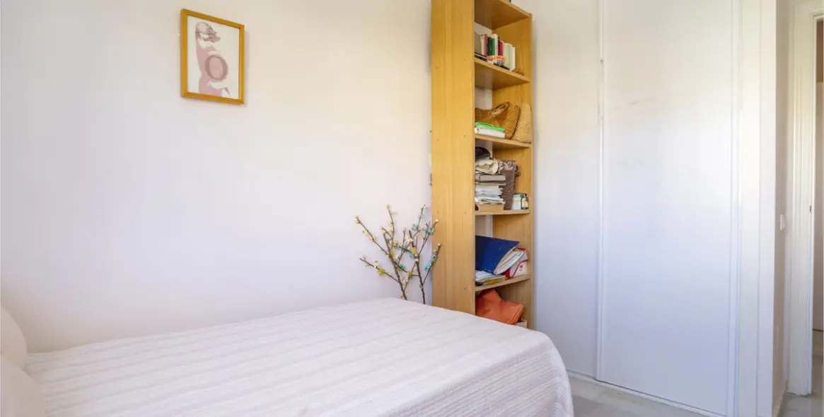 Sale of middle floor apartment in Benalmadena Costa 24