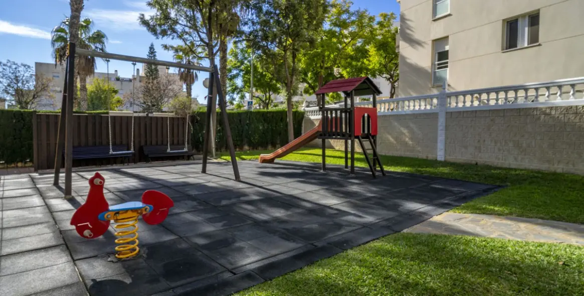 Sale of middle floor apartment in Benalmadena Costa 31