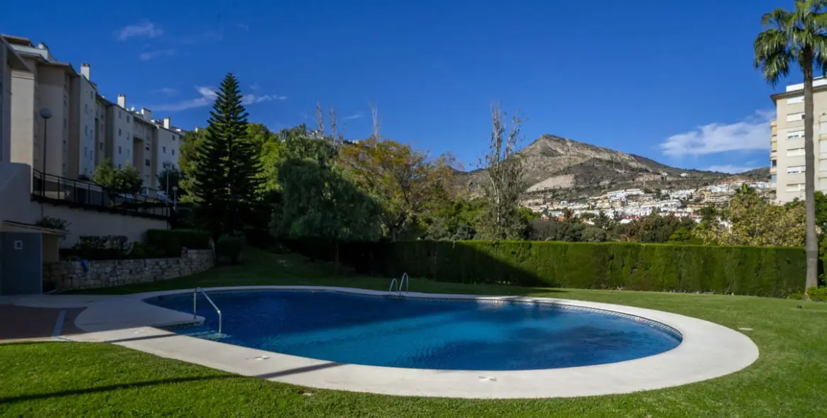 Sale of middle floor apartment in Benalmadena Costa 34