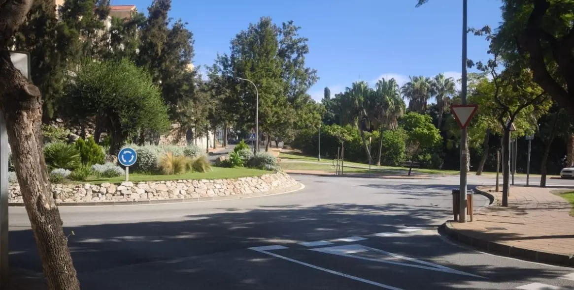 Sale of middle floor apartment in Benalmadena Costa 35