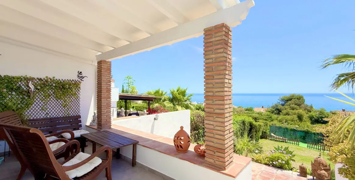 Sale of semi-detached house in Estepona 1
