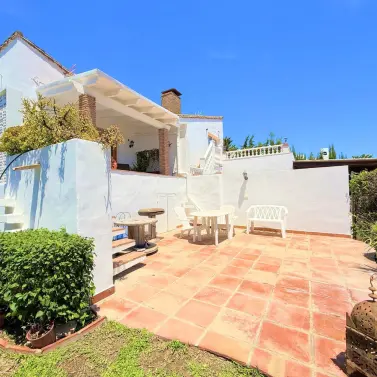Продажа дома на две семьи в Estepona