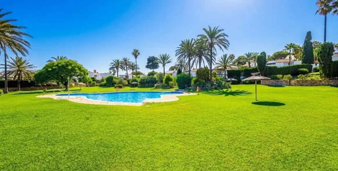 Sale of semi-detached house in Estepona 16
