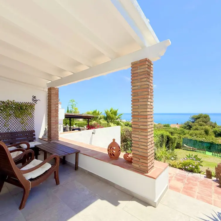 Продажа дома на две семьи в Estepona