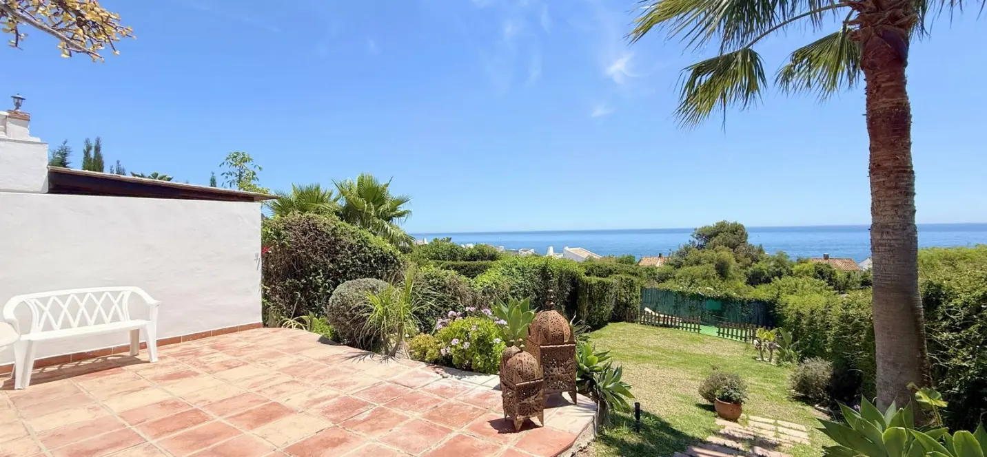 Продажа дома на две семьи в Estepona 2