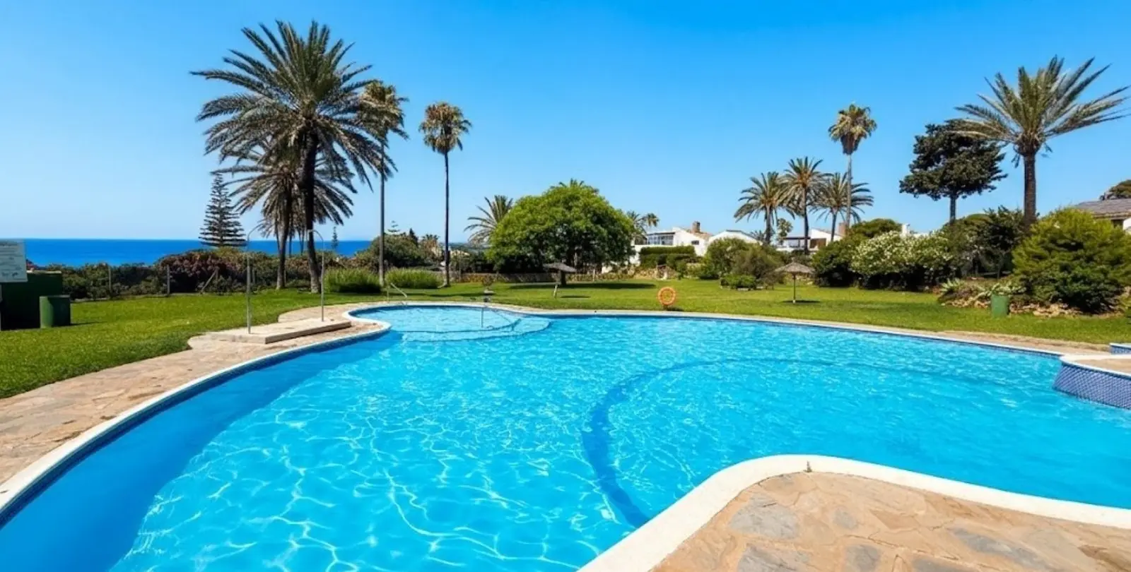 Продажа дома на две семьи в Estepona 4