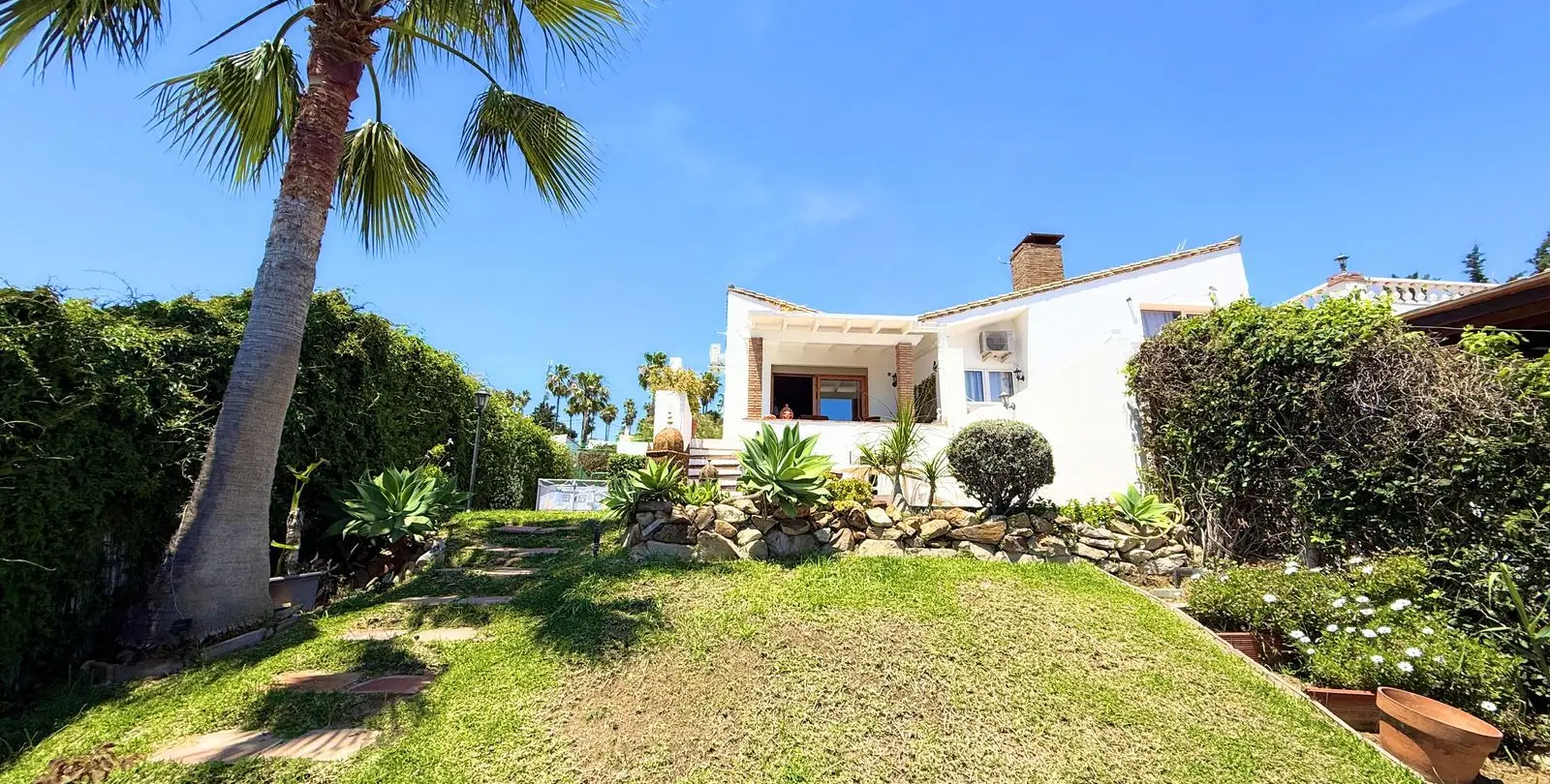 Продажа дома на две семьи в Estepona 7
